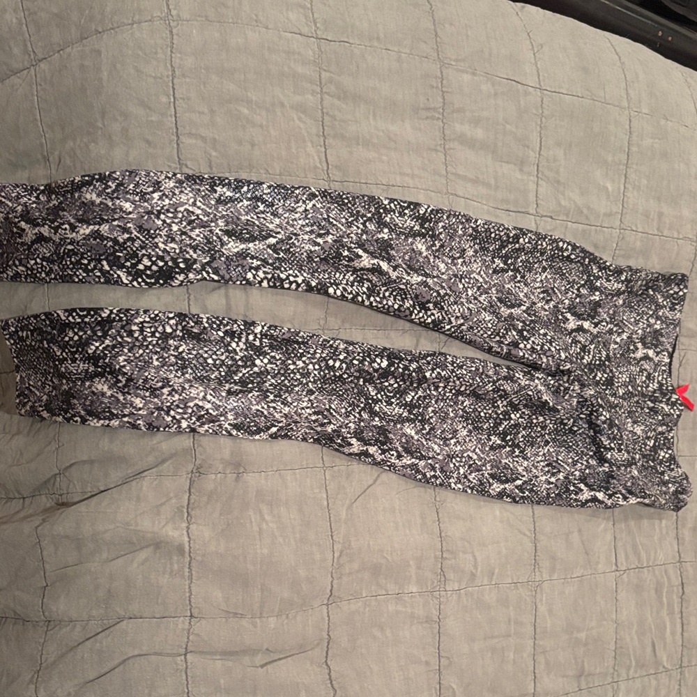 SPANX Black and Gray Snake Print Leggings